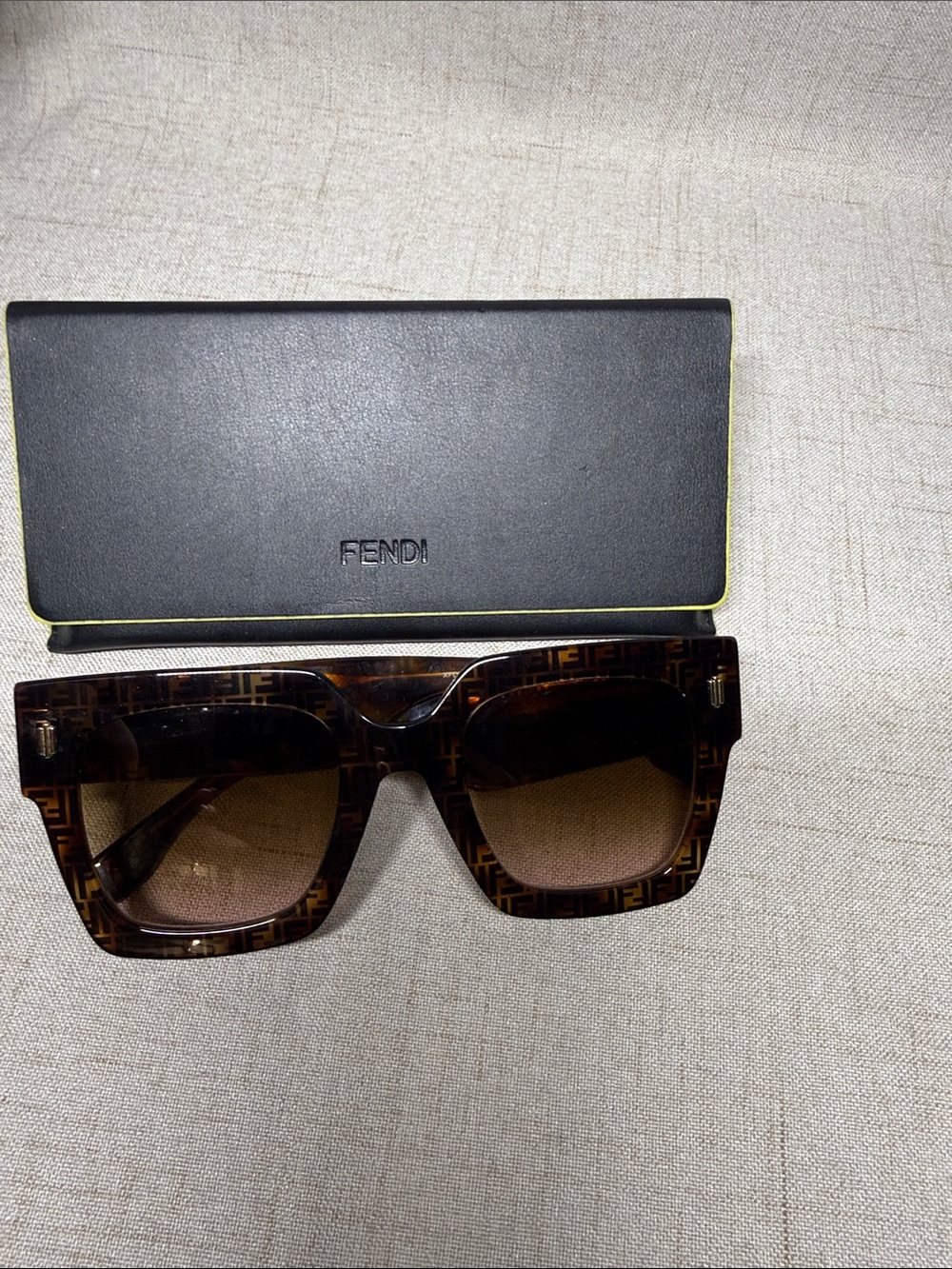 Fendi Tortoiseshell FF Pattern Oversized Square Sunglasses - Picture 5 of 8